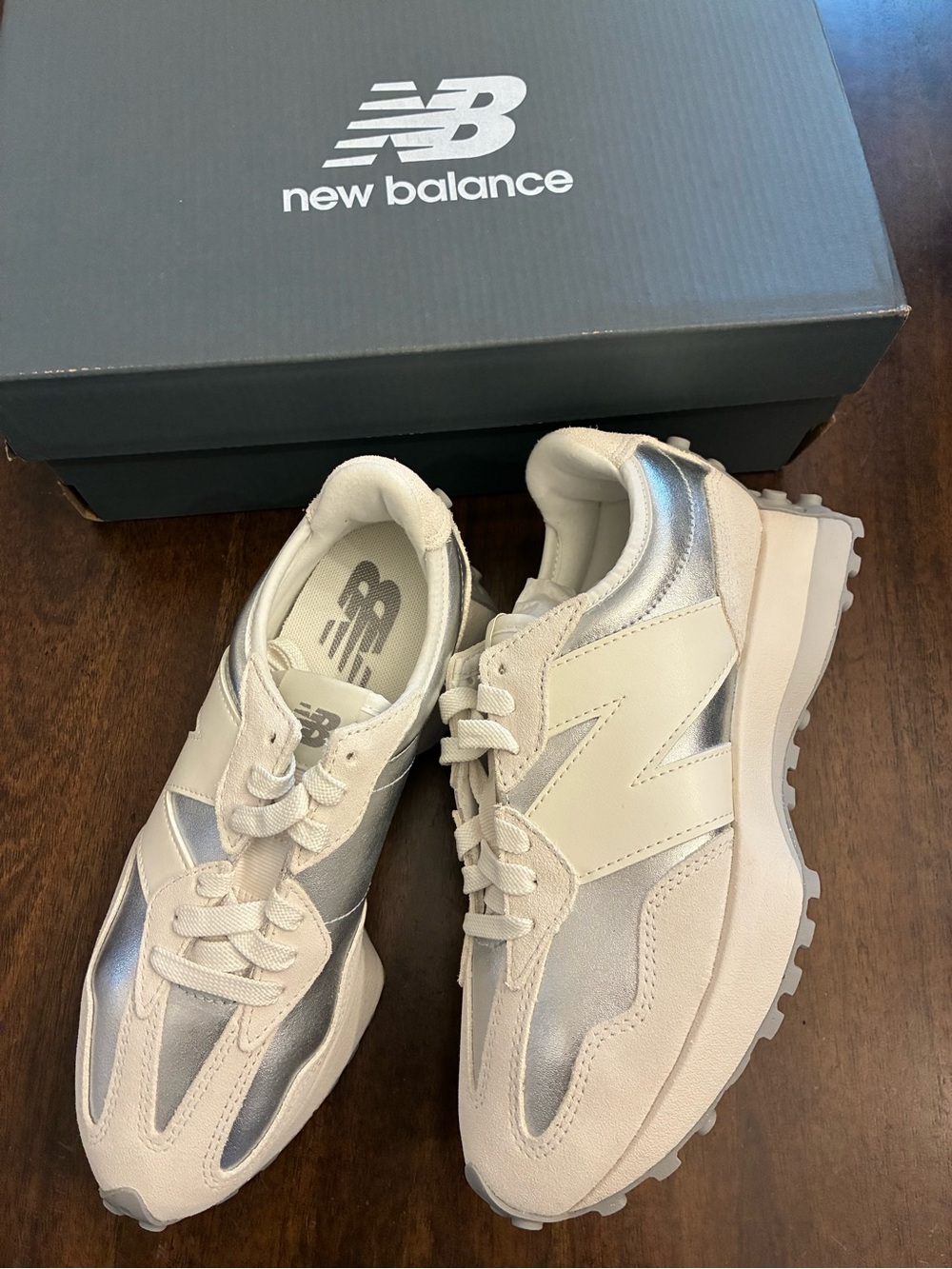 New Balance 327 Sneakers Silver Metallic Sea Salt Women’s 7 Shoes WS327GLA New